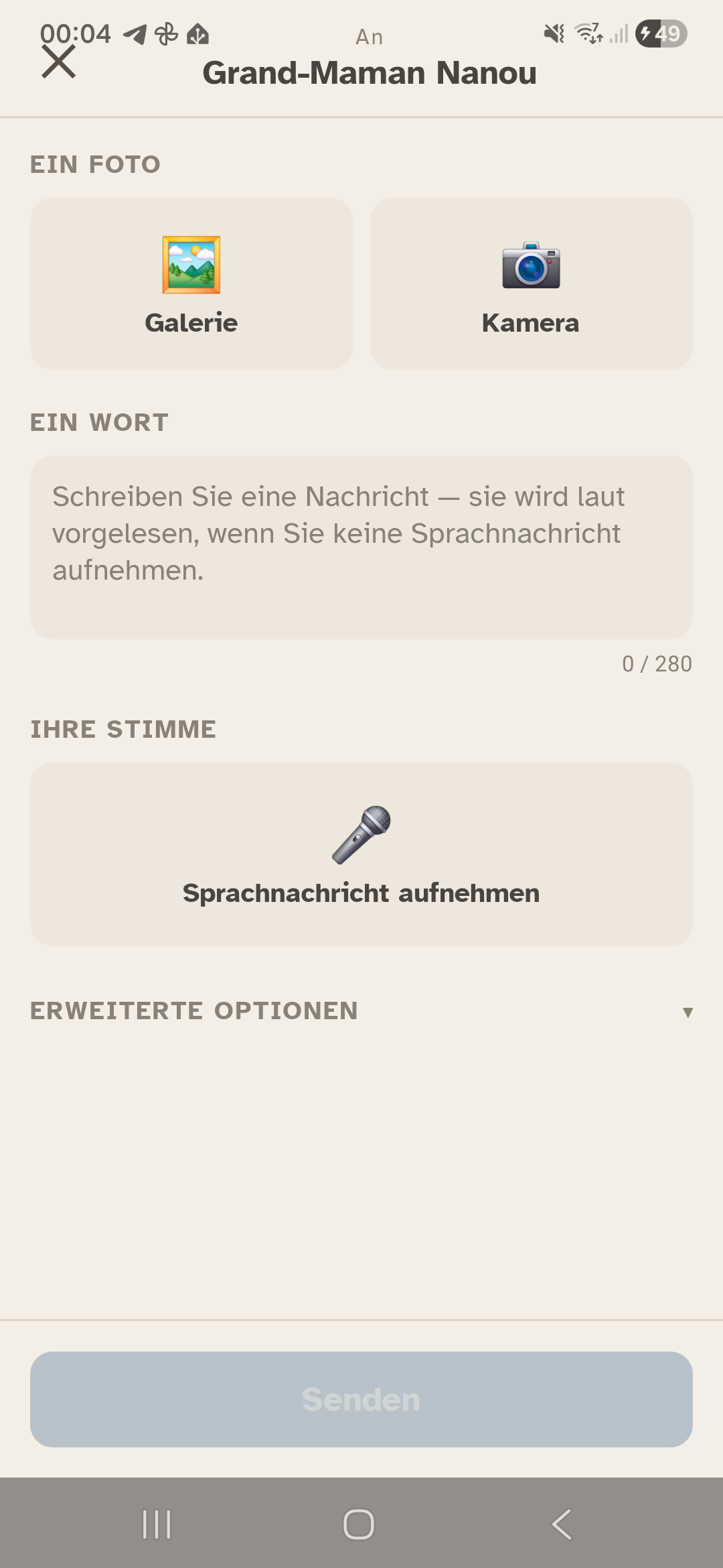 Der Sendebildschirm von Ally Companion: Fotoauswahl, Nachrichtenfeld und die Schaltfläche zur Sprachaufnahme.
